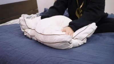 Squishing the Saatva Pillow