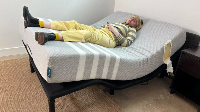 Testing the Leesa Original Hybrid Mattress on an adjustable bed.