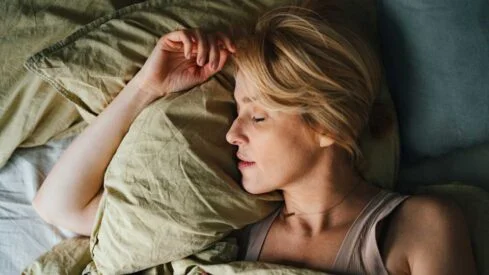 TikToker Claims Putting Vicks Rub On Her Nose Helps Her Sleep โ But What Do the Doctors Say?