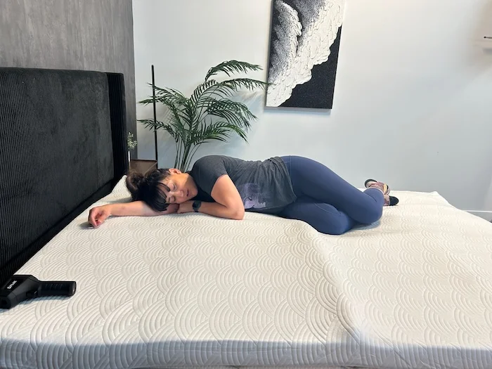 snoozing on viscosoft cooling topper