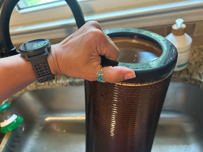 Our tester gets a grip on the convenient handle around the rim of a Vernado Lucerna Humidifier.