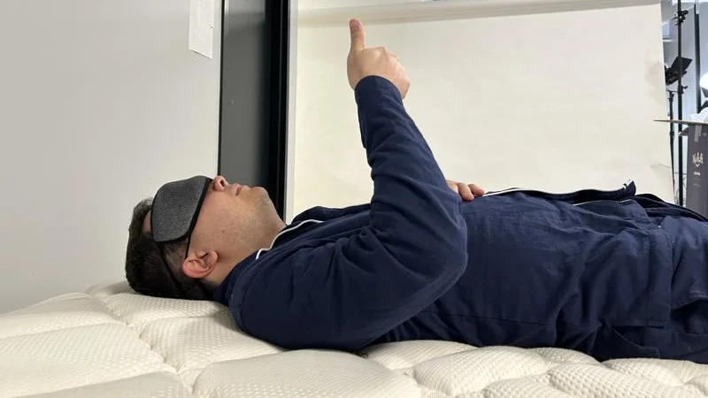 Partner test on the Saatva Solaire Mattress