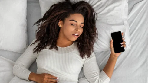 This TikTokerโs Sleep Talk Experiment Is So Fascinating, We Might Try It At Home