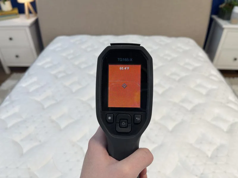 Thermal imaging of the Helix Plus Mattress before being rested on