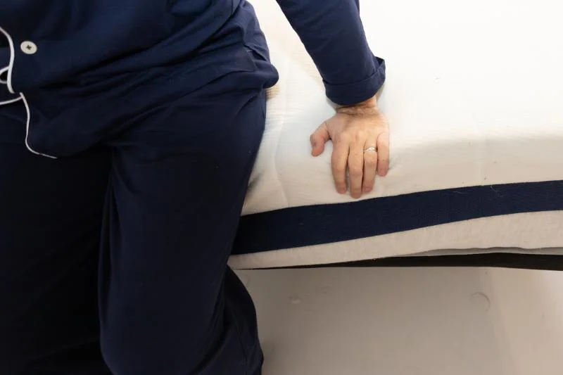 A tester trying out the edge support of the Helix Midnight