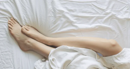 What Is This New AI-Controlled Knee Pillow and How Does It Work?