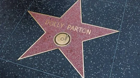 Dolly Parton Has Been Wearing Her Makeup to Bed Since the โ80s โ Hereโs Why