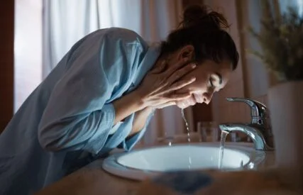 This New Foundation Makeup Is Meant to Be Wornโฆ Overnight? Hereโs the Scoop on the โShark Tankโ Breakout