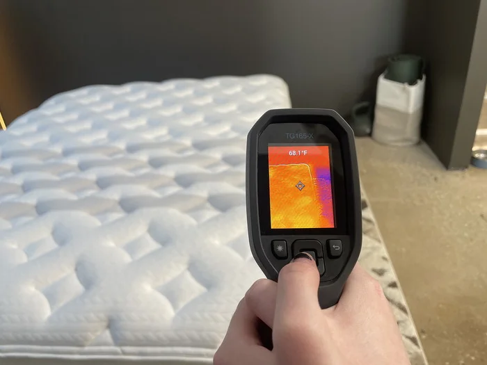 A thermal reading of the Leesa Chill Hybrid's neutral temperature. The screen says 68.1 degrees.
