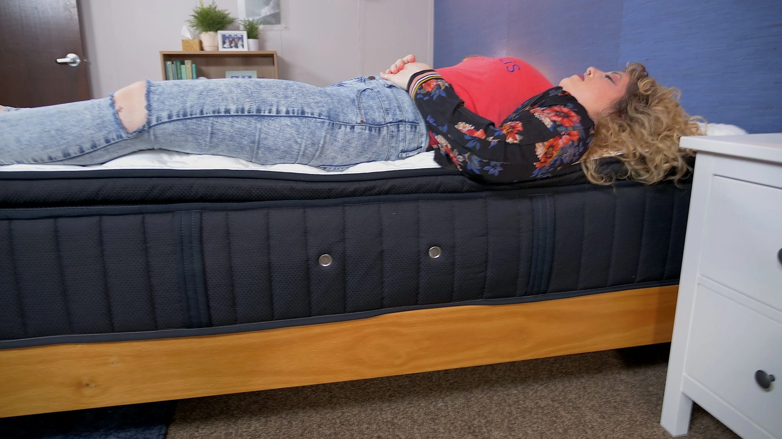 Nichole testing the edge support on the Stearns & Foster Kirkland Signature Lakeridge Mattress
