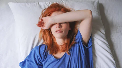 Itโs Impossible to Sleep With a Pounding Migraine Headache โ This Neurologist Has Tips