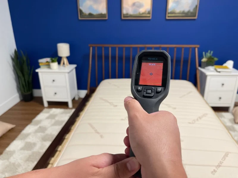 Thermal imaging of the Saatva Youth Mattress before being slept on for 5 minutes.