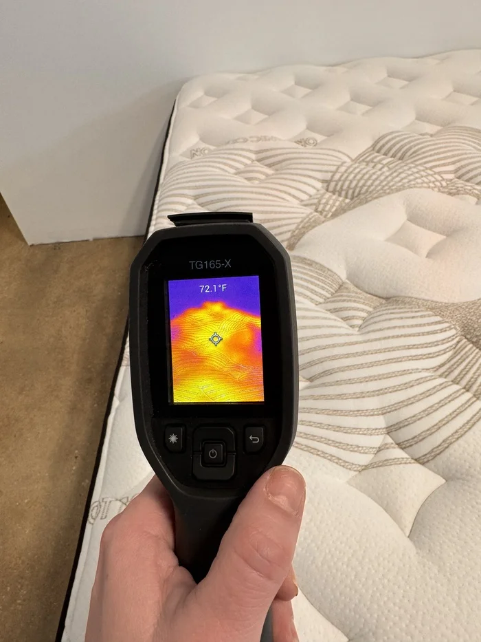 A closeup of a thermal gun reading the Nolah Evolution's temperature after someone has rested on it for 5 minutes. The screen reads 72.1 degrees.