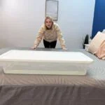Our tester does a ripple test on the SweetNight CoolNest Mattress to evaluate it's motion isolation capacity.