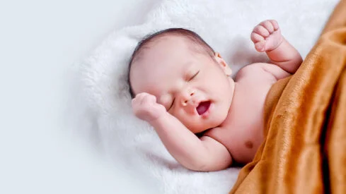 Canโt Get Your Baby To Fall Asleep? Hereโs What Experts Say About One TikTokerโs โ100-Second Ruleโ