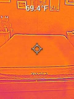 The Awara Natural Luxury Hybrid's surface temperature before laying down on it.