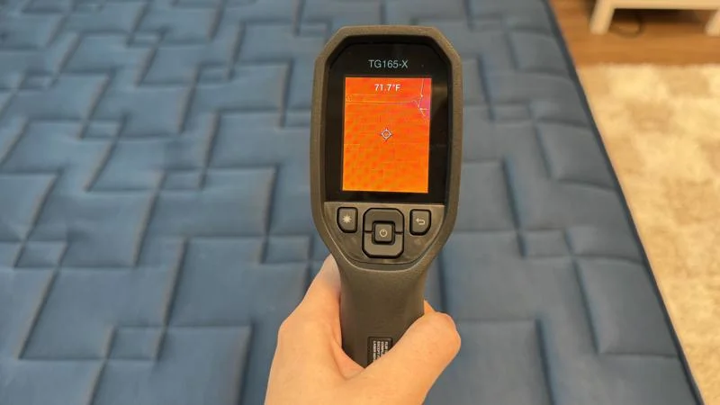 Thermal imaging of the Airweave Takumi Mattress before being rested on