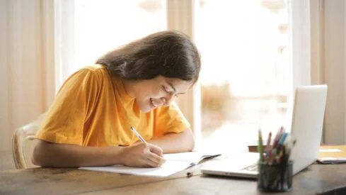 Struggling to Manage Your Time in College? Hereโs How the Imbalance Could Be Affecting Your Sleep, a New Study Says