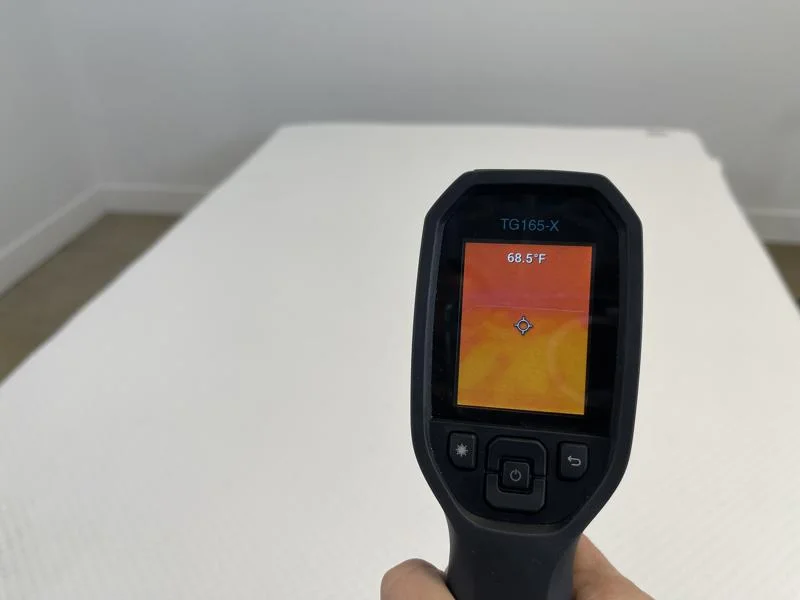 Thermal imaging of the Nolah Original AF Mattress before being slept on by one of our product testers.