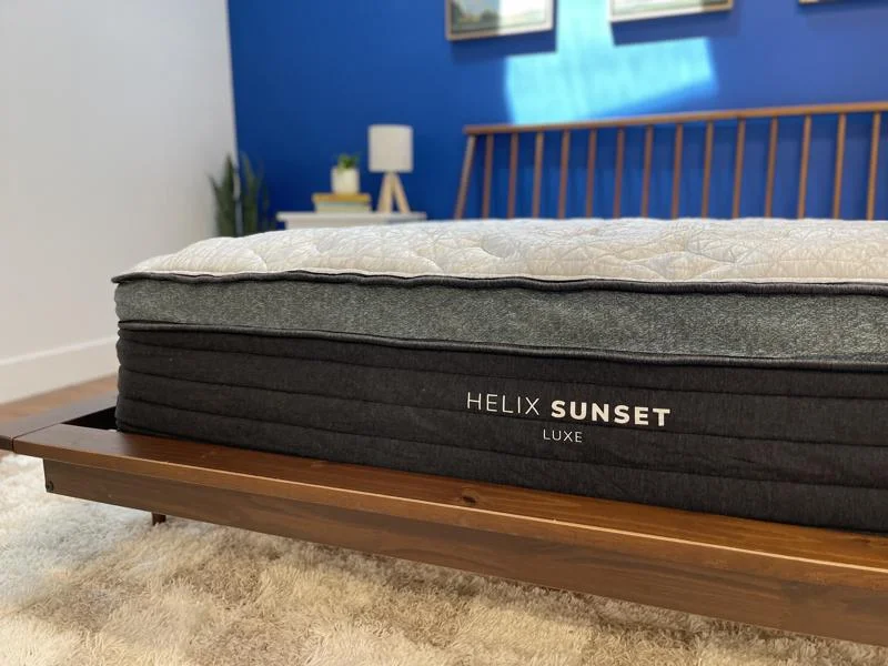 Logo on the Helix Sunset Luxe Mattress