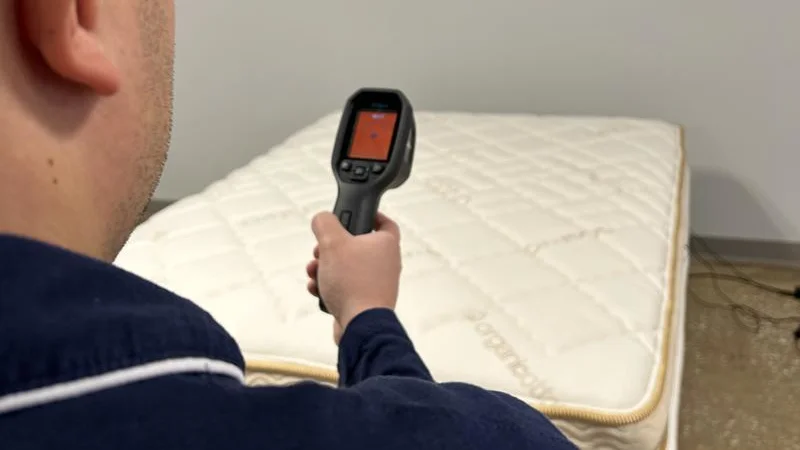 Thermal imaging of the Saatva Solaire Mattress before being rested on