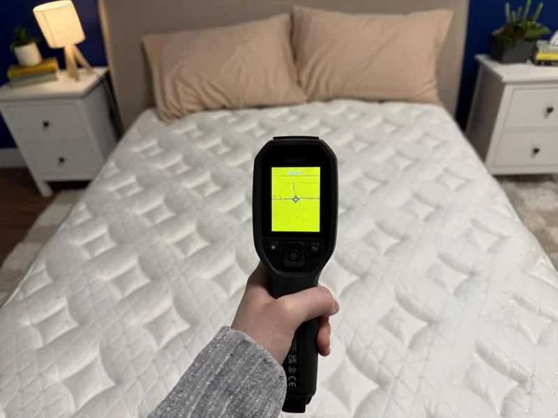 Thermal imaging of the Helix Sunset Mattress before being rested on.