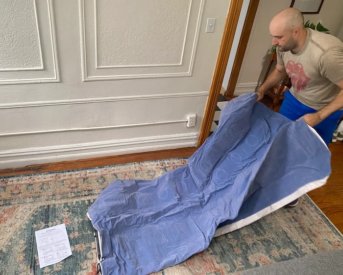 Dan unboxes a SoundAsleep Dream Series air mattress
