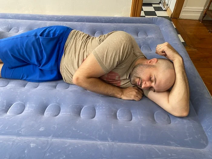 Our sleep expert Dan Caffrey sleeps on a SoundAsleep Dream Series air mattress