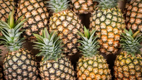 TikTok Users Are Claiming This โPineapple Sleep Hackโ Makes Them Go to Bed Instantly