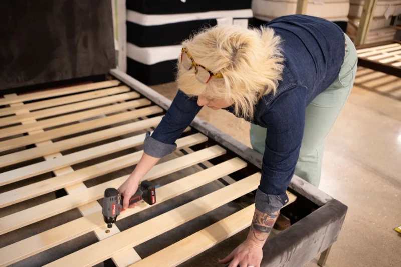 Sleep expert Sosha Lewis assembles a Saatva Santorini Bed.