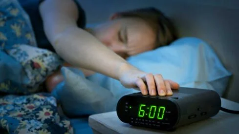 Study Says Hitting Snooze Isnโt So Bad For Your Health After All