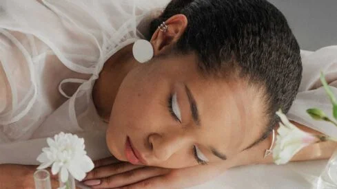 This Influencer Is Warning Against Sleeping With Plastic Earring Backs