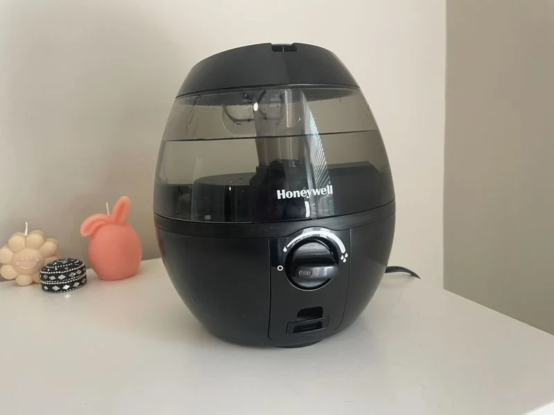 Honeywell HUL520B Mistamate Cool Mist Humidifier on a dresser.