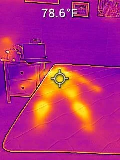 A thermal graphic showing the temperature of the Plank Firm mattress after a tester has rested on it for 5 minutes. The screen reads 78.6 degrees.