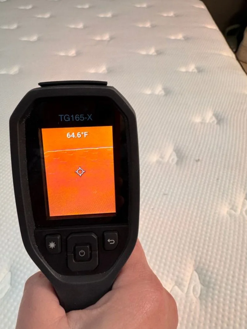 Thermal imaging of the Titan Plus Luxe before being slept on