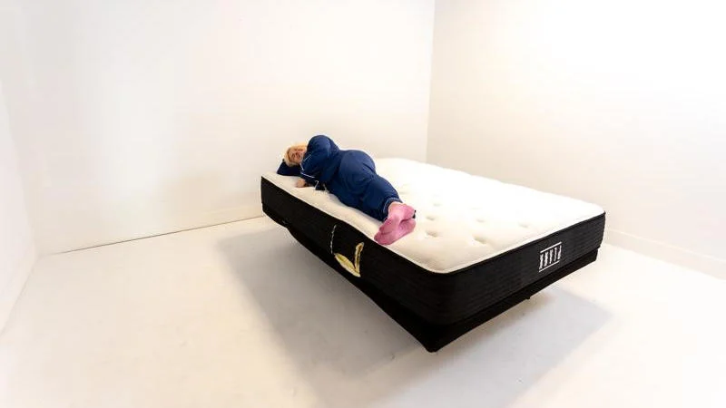 Side sleeping full body edge support test of the Plank Firm Mattress