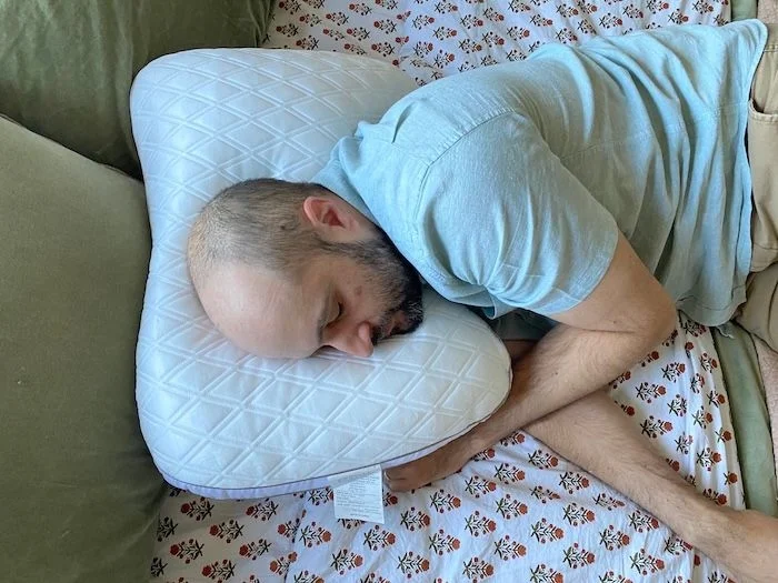 Overhead view of our expert using the Bear Contour Pillow.