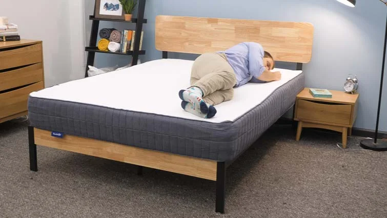 Side sleeping on the SweetNight mattress