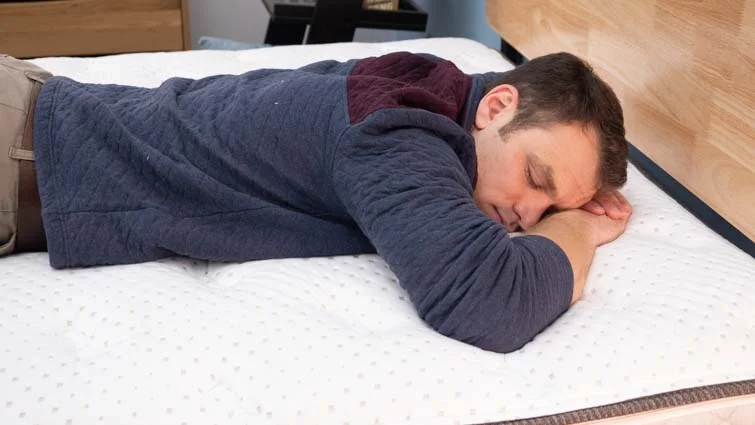 Stomach sleeping on the Dreamfoam Elements Latex