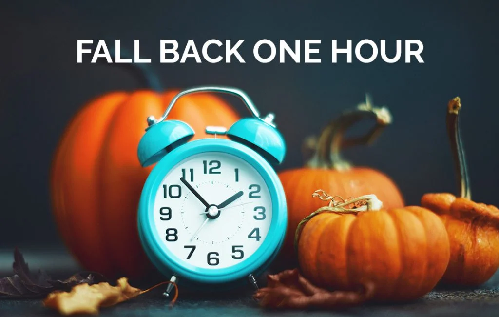 clock with works fall back one hour