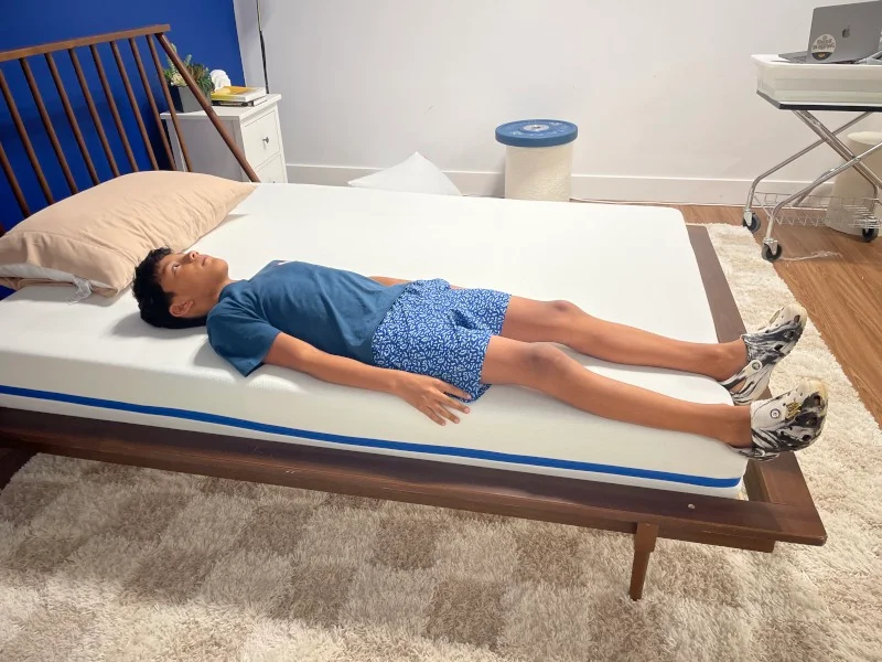 Full body edge support test on a Nectar Kids Mattress