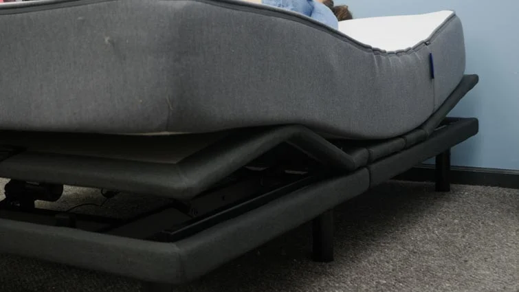 Headrest tilt function and foot raise on the Casper Adjustable Base