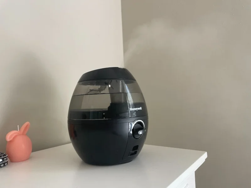 Honeywell HUL520B Mistamate Cool Mist Humidifier in use.