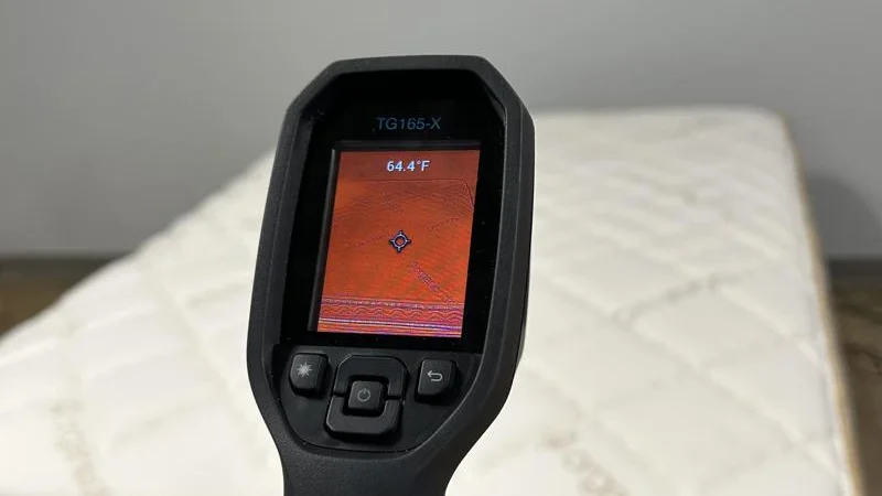 Thermal imaging of the Saatva Solaire Mattress before being rested on