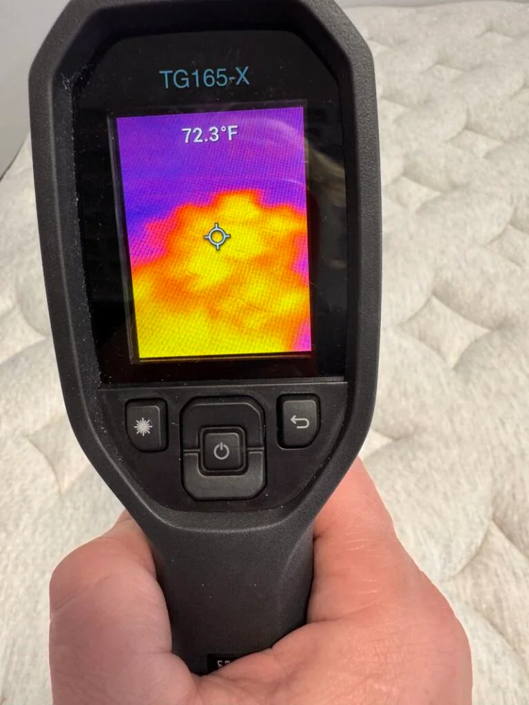 Thermal imaging of the Helix Midnight Luxe Mattress after being slept on for 5 minutes.