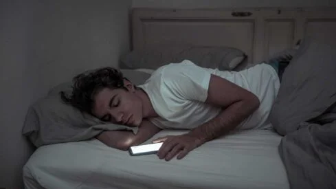 TikTok Is Putting People to Sleep at Night โ But Is It Safe?