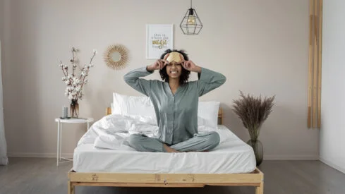 All the Pros and Cons of Sleeping Alone