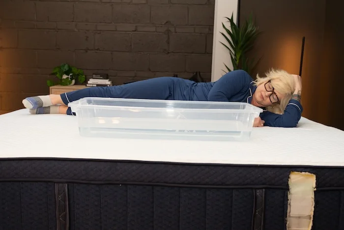 Sleepopolis_Brooklyn_Bedding_Aurora_Luxe_MotionIsolation_RippleTest_1