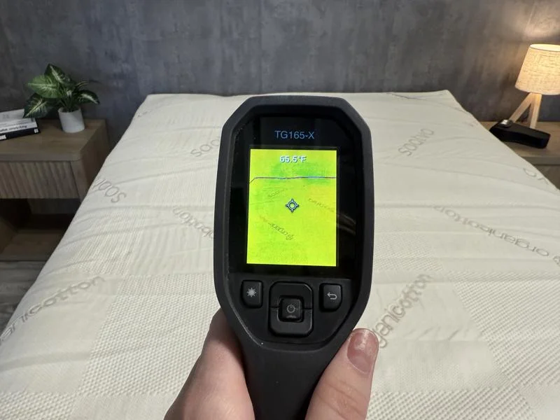 Thermal imaging of the Saatva Natural Latex Mattress Topper before being rested on