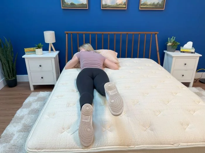 Leesa Natural Stomach2